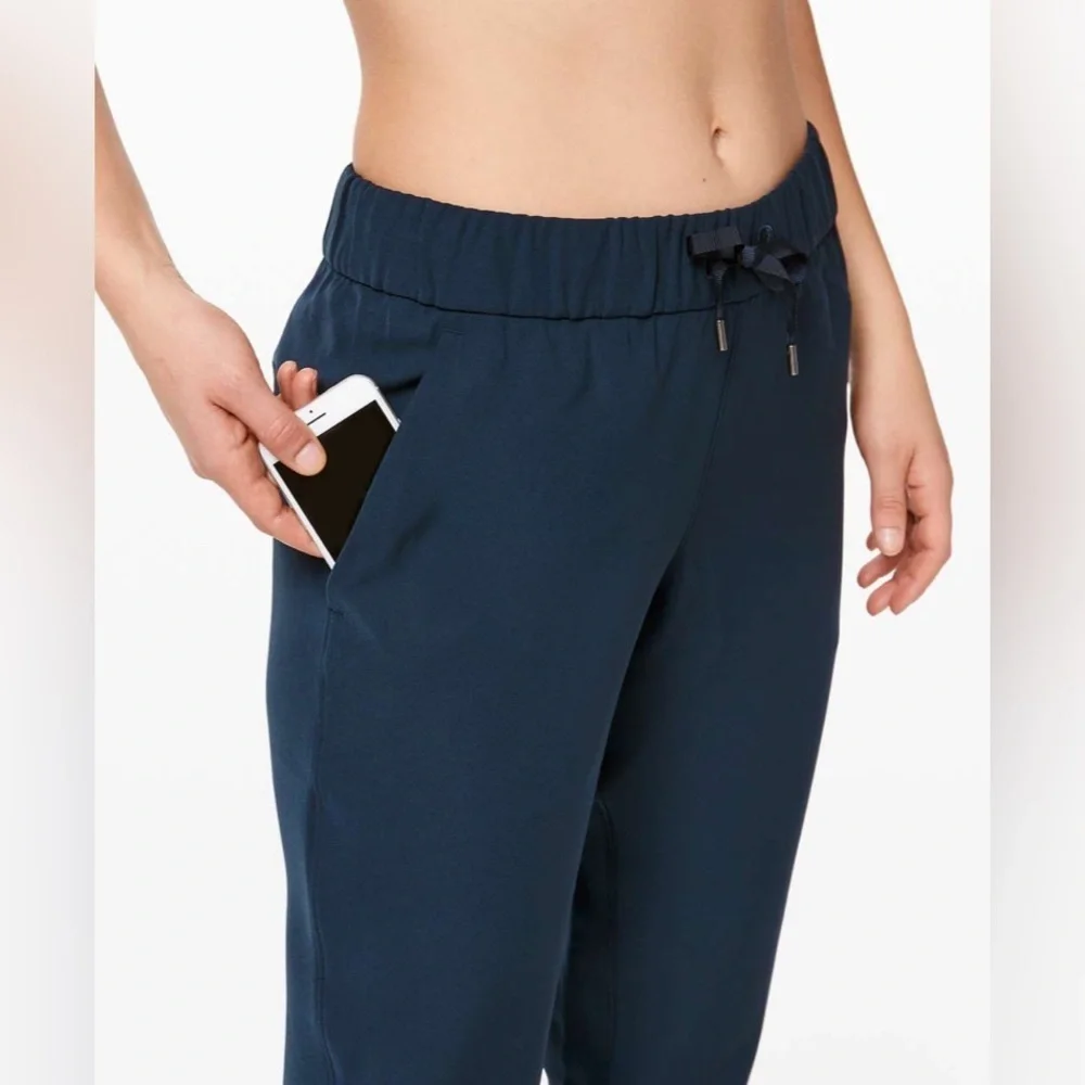 Lululemon On The Fly Jogger,‎ Size 8